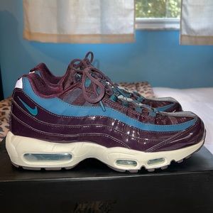 NIKE WOMEN AIR MAX 95 SPECIAL EDITION PREMIUM (PORT WINE / SPACE BLUE-PORT WINE)